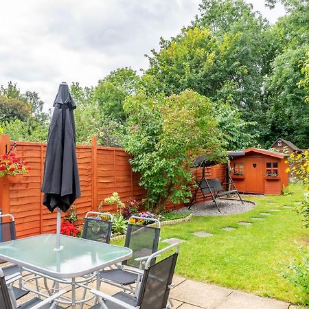 Red Cherry House Watford  Exterior foto